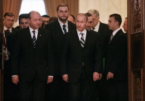Zece motive pentru care Putin e mai tare ca Basescu