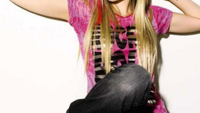 Avril Lavigne, in continuare prinsa in mrejele adolescentei