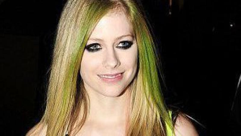 Avril Lavigne, in continuare prinsa in mrejele adolescentei