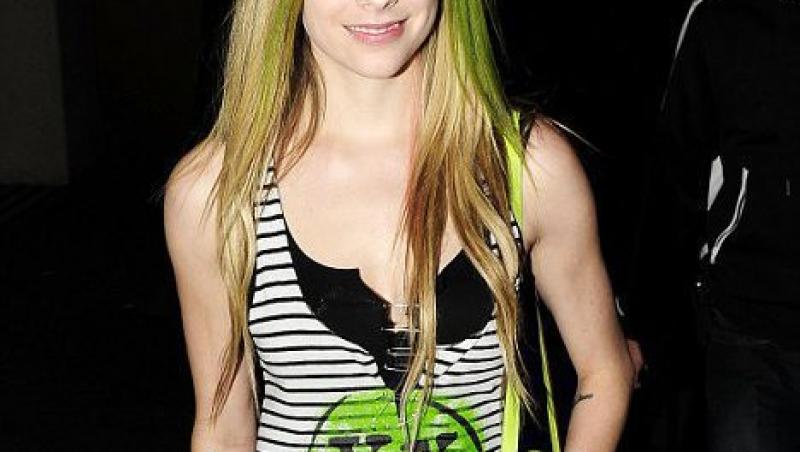 Avril Lavigne, in continuare prinsa in mrejele adolescentei