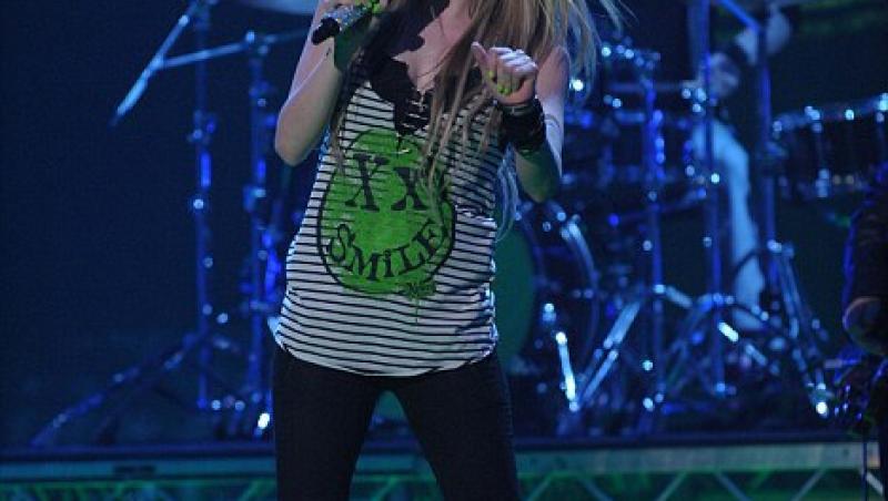 Avril Lavigne, in continuare prinsa in mrejele adolescentei