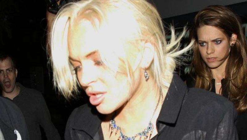 FOTO! Lindsay Lohan, beata crita la iesirea din arest