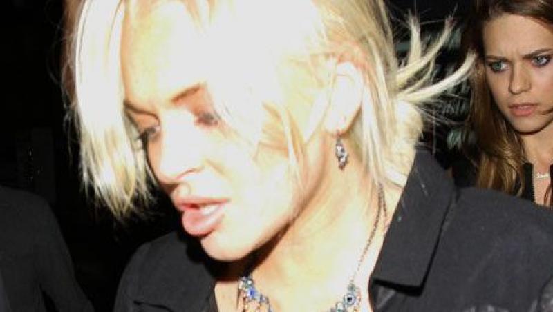 FOTO! Lindsay Lohan, beata crita la iesirea din arest