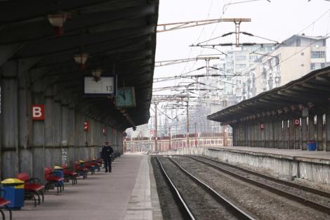 Suceava: Traficul feroviar este blocat, dupa ce o betoniera s-a rasturnat pe calea ferata
