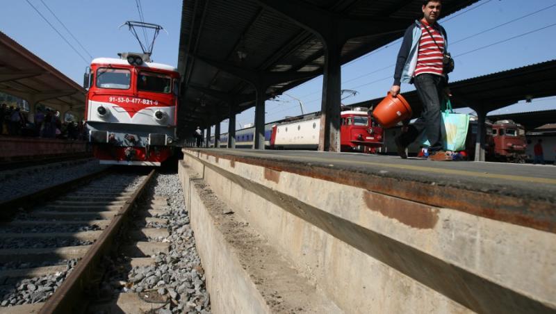 Locomotiva unui tren personal a luat foc in judetul Arad
