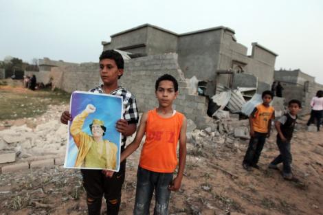 Libia prezinta copii raniti in accidente auto drept victime ale atacurilor NATO