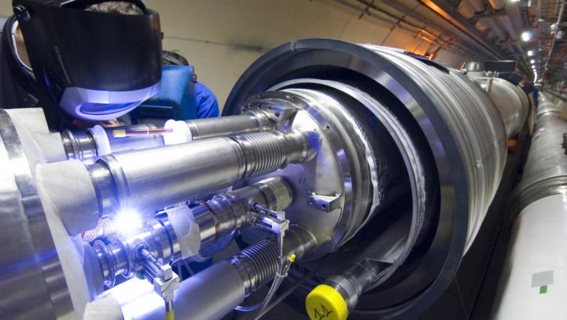 CERN: Atomi de antimaterie, captati 16 minute