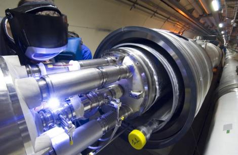 CERN: Atomi de antimaterie, captati 16 minute