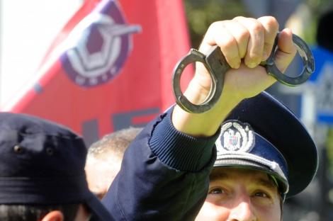 Peste o mie de politisti protesteaza in Capitala