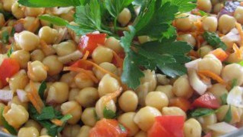 Reteta zilei: salata de naut cu piept de curcan