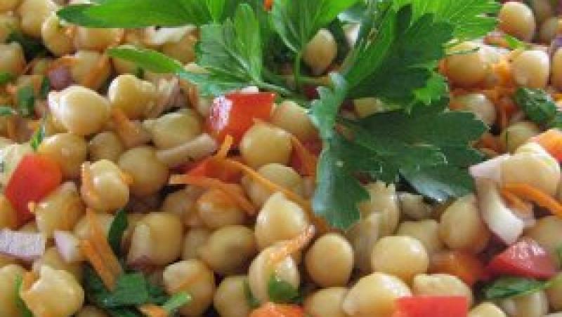 Reteta zilei: salata de naut cu piept de curcan