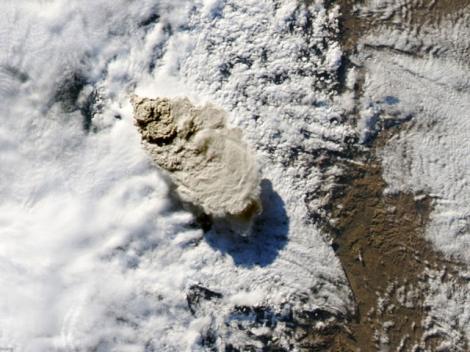 FOTO! Eruptia vulcanului din Chile vazuta din satelit