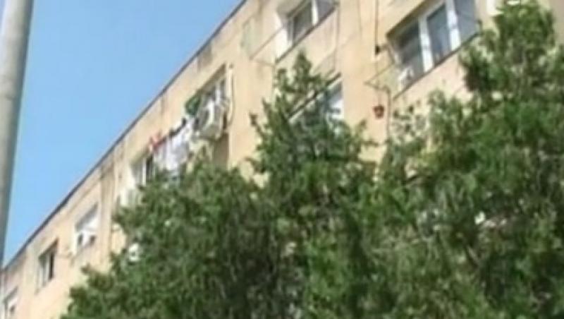Arad: Un baiat de 2 ani a cazut de la etajul 4 si a supravietuit!