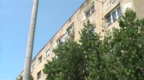 Arad: Un baiat de 2 ani a cazut de la etajul 4 si a supravietuit!