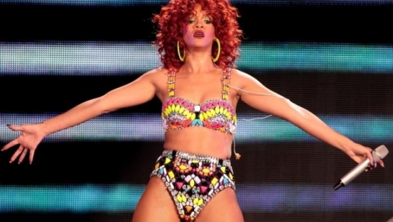 FOTO! Rihanna, sexy in bikini din elemente Swarovski