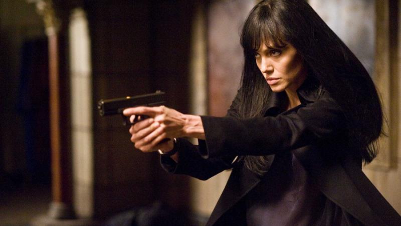 Angelina Jolie isi reia rolul de spion in “Salt 2”