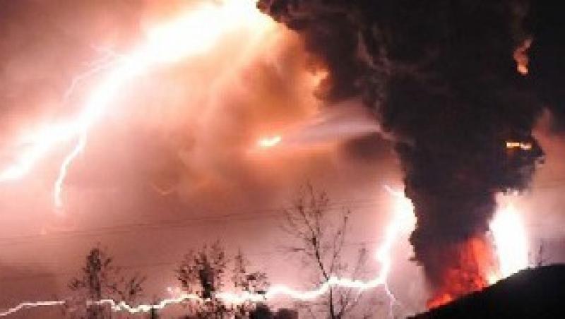 IMAGINI SPECTACULOASE! Fulgere in norul imens de cenusa al vulcanului din Chile!