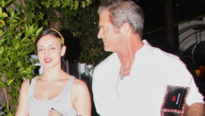 Mel Gibson are o iubita noua. Vezi cat de bine seamana cu Oksana Grigorieva!