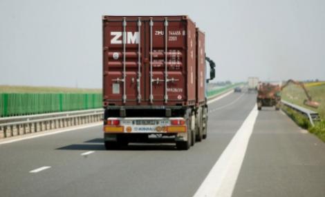 UE: Camioanele, taxate in plus pentru zgomot si poluare