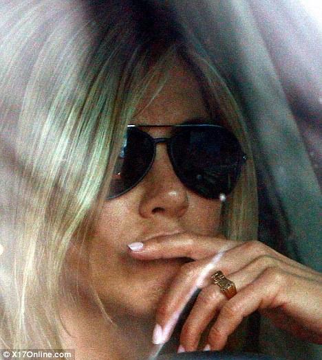 Jennifer Aniston poarta inel de logodna