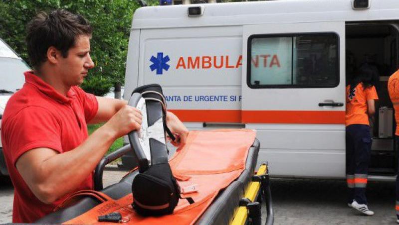 UPDATE! Proteste disperate la Cotroceni: Un barbat si-a dat foc, altul ameninta ca se sinucide