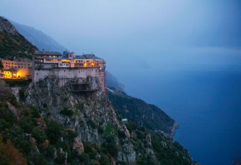 Athos - Muntele sfant, cu o istorie neobisnuita