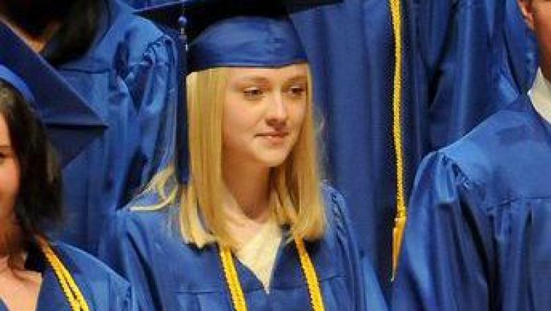 Dakota Fanning a terminat liceul