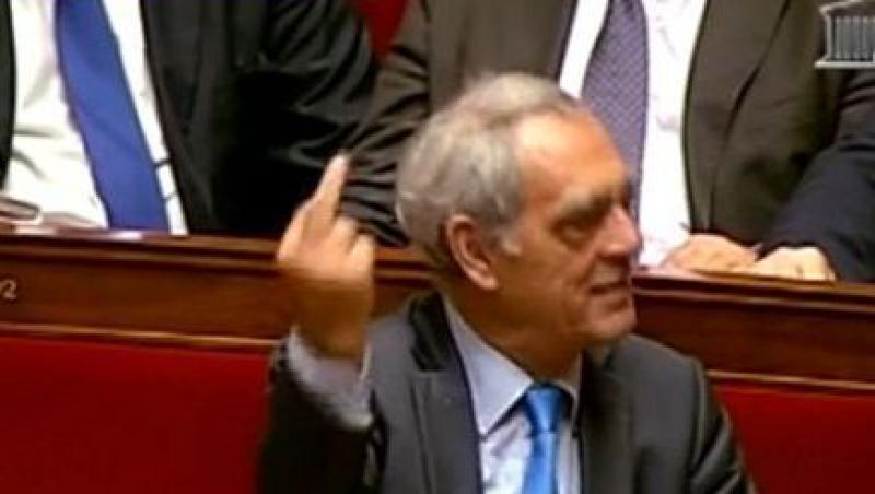 VIDEO! Franta: Un important parlamentar i-a aratat degetul mijlociu premierului