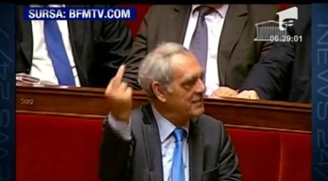VIDEO! Franta: Un important parlamentar i-a aratat degetul mijlociu premierului