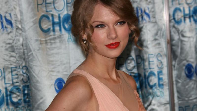Taylor Swift, marea castigatoare la Cmt Music Awards