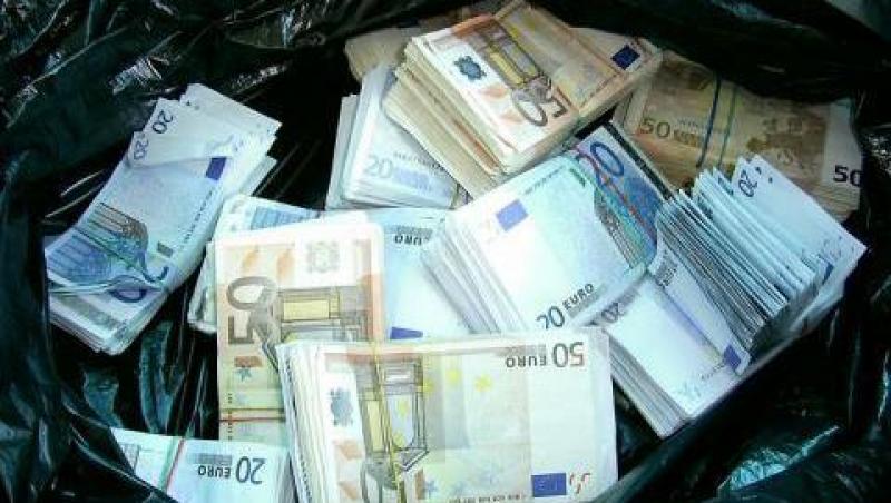 Timisoara: O batrana a aruncat 10 mii de euro la gunoi! Din neatentie!
