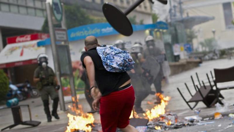 Grecii nu renunta la protest: Mii de oameni cer eliberarea de sub jugul FMI