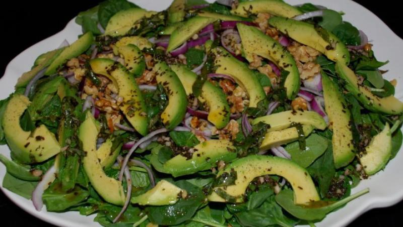 Reteta de post a zilei: salata de avocado cu spanac