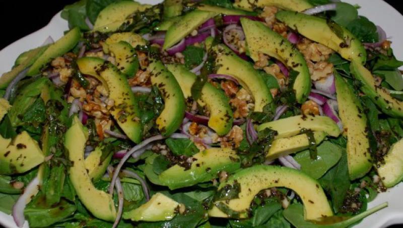 Reteta de post a zilei: salata de avocado cu spanac