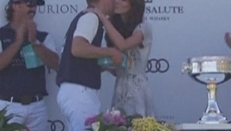 VIDEO! Printul William si Kate s-au sarutat, din nou, in public
