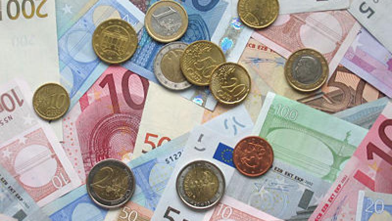 Leul s-a depreciat in raport cu euro. Cursul pentru francul elvetian, la maximul istoric