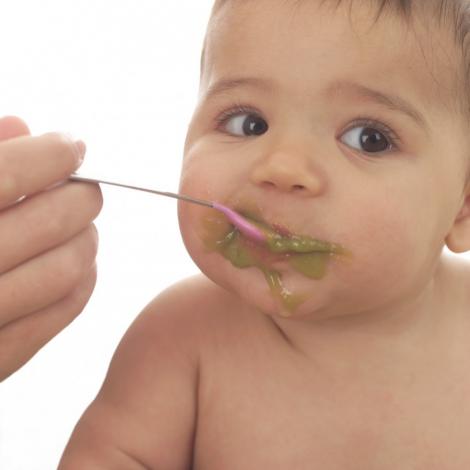 Bebelusii si trecerea la alimentatia solida: ghid de baza (I)