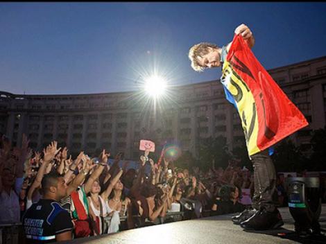 Bon Jovi si-a pus o poza pe Facebook infasurat in steagul Romaniei