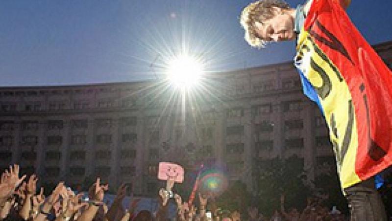 Bon Jovi si-a pus o poza pe Facebook infasurat in steagul Romaniei