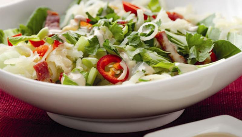 Reteta: salata orientala cu somon afumat