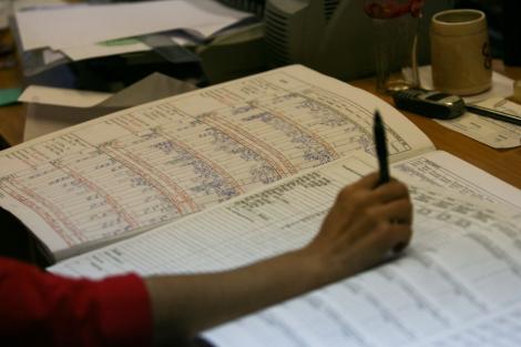 Titularizare 2011: 95 de profesori, prinsi in timp ce copiau