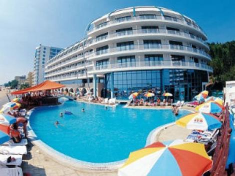 O fata de 13 ani a murit absorbita de gura de scurgere a piscinei unui hotel din Nisipurile de Aur