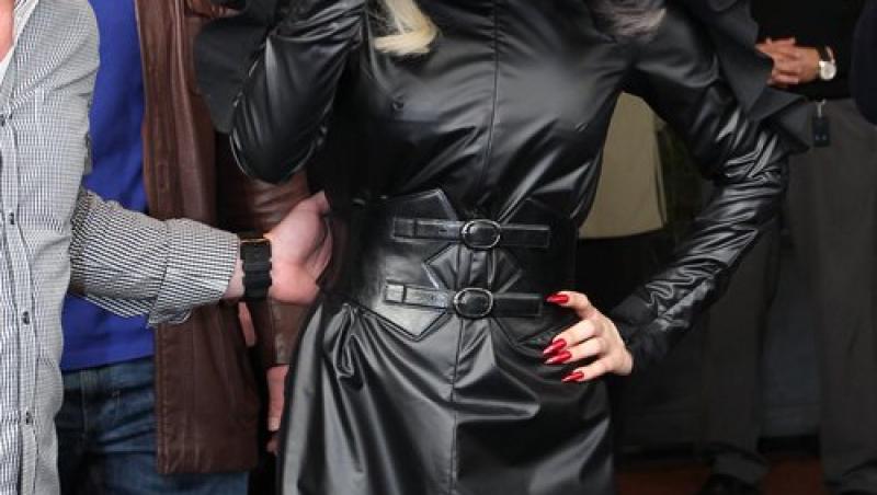 FOTO! Lady Gaga socheaza, din nou, prin tinuta