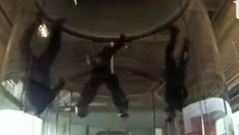 VIDEO! Patru tineri fac acrobatii inedite in spatiu