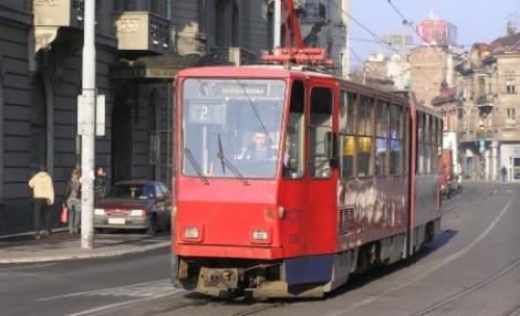 Belgrad: Roman injunghiat intr-un tramvai, pentru banii din portofel