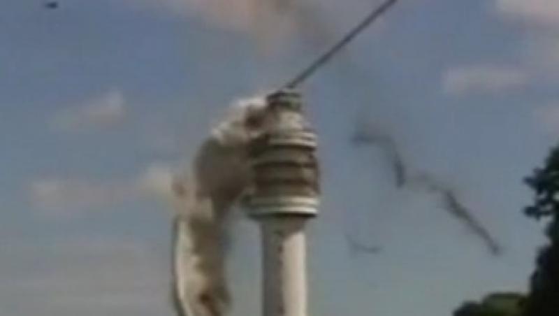 VIDEO! Incident spectaculos in Olanda! Un turn de transmisie radio-tv s-a prabusit!
