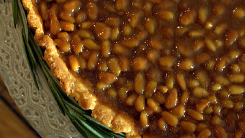 Reteta zilei: tarta cu miere si seminte de pin