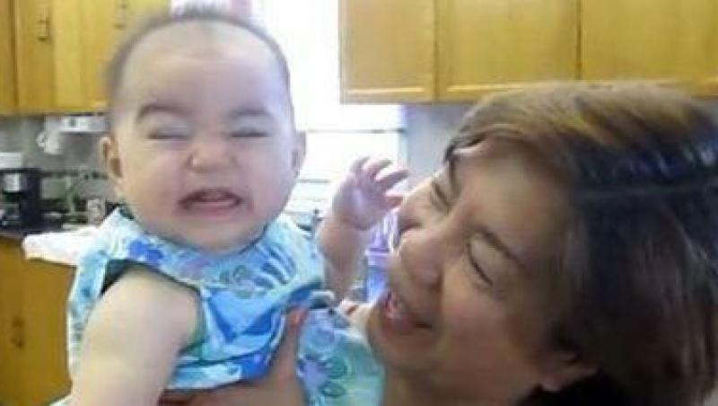 VIDEO! Vezi cum zambeste un bebelus la comanda!