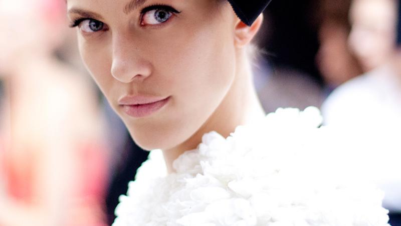 FOTO! Cele mai frumoase coafuri si machiaje de la Saptamana Modei Haute Couture