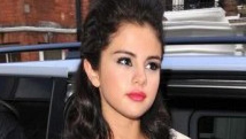 FOTO! Selena Gomez, la cumparaturi in Londra
